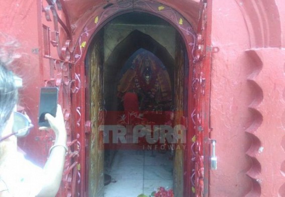 Devotees seek Ma Tripura Sundari's Blessing on Dashami